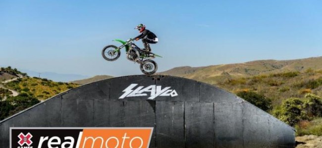 VIDEO: Mens Axell Hodges pakker ud!