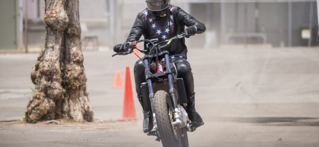 Travis Pastrana interpreta Evel Knievel!