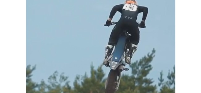 Vídeo: ¡Jack Miller arrasa en una moto de cross!