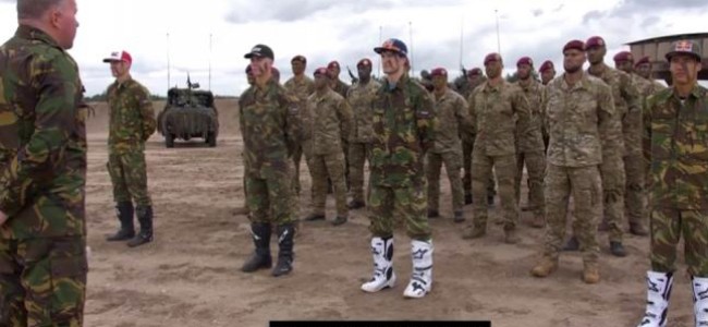 VIDEO: Generaal Assendelft vuurt de Nederlandse MXON troepen aan!