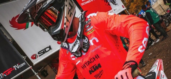 Adam Sterry rimane con il Team Hitachi KTM UK!