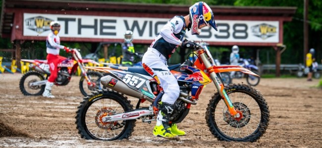 Kailub Russell stopt per direct
