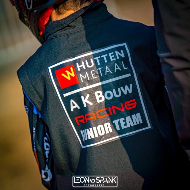 Karnebeek är kvar i AK Bouw-Hutten Metaal Junior Team