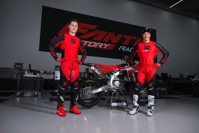 Coldenhoff and Van De Moosdijk in Shot Race Gear