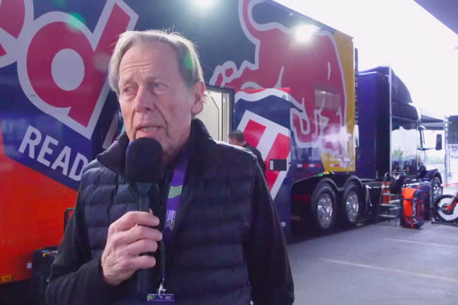 VIDEO: Roger De Coster over de communicatie met de rijders