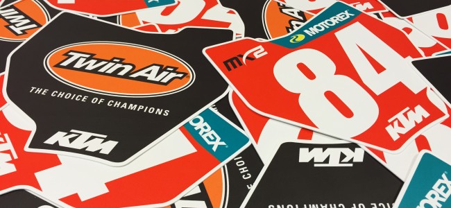 Twin Air hands out “giveaway number plates” from Jeffrey Herlings in Valkenswaard