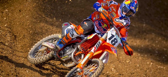 Jeffrey Herlings goes around smoothly on the supercross track!