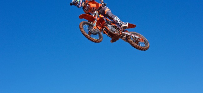 VIDEO: Marvin Musquin fights his way to the top!