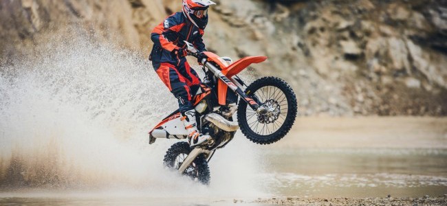 See the new KTM 2T enduro with injection in action!