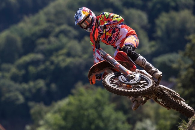 Pauls Jonass wins and continues in the MX2