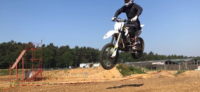 VIDEO: Joël Roelants amuseert zich op de motor!