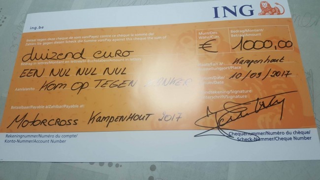 Motocross Kampenhout donerer €1000 til Stand Up to Cancer!