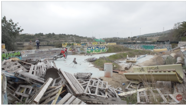 Video: Colton Haaker distrugge un parco acquatico