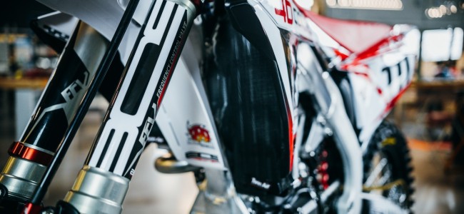 PHOTO: the BOS bikes of Bobryshev and Tixier