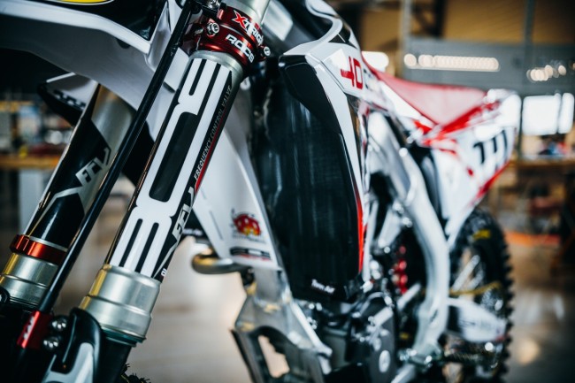 PHOTO: the BOS bikes of Bobryshev and Tixier