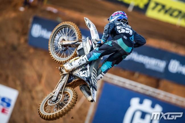 Walsh weathers the storm and wins heat 1 of EMX250 in Switzerland