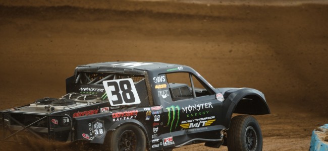 Brian Deegan raser over Red Bud i Trophy truck!