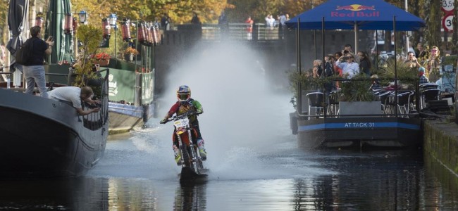 Robbie Maddison drives on water through The Hague.