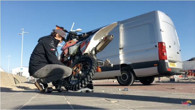 Video: Paul Bolton helpt met de afstelling van jouw motor