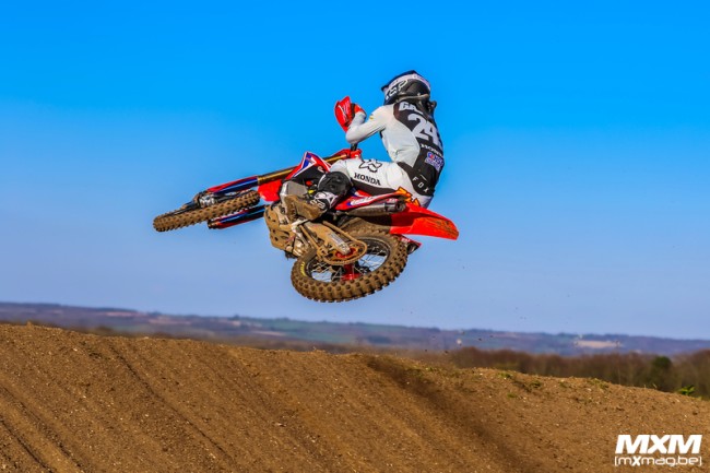 Gajser narrowly holds off Cairoli in the Trentino qualifying series
