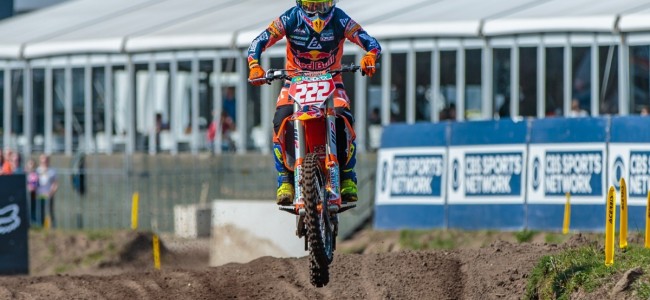 Cairoli wins the qualifying series in V'waard with fingers in the nose!