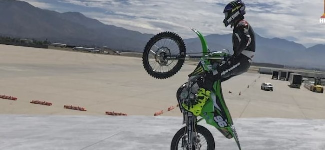 VIDEO: Axell Hodges tager et stort fald!