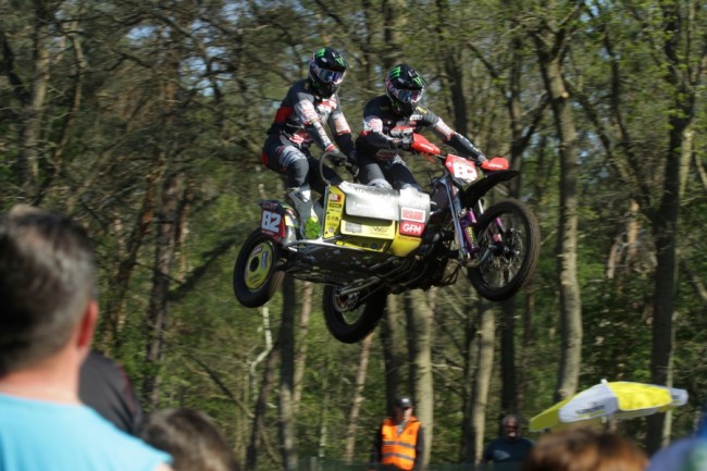 Who will win the GP sidecar cross in Markelo?