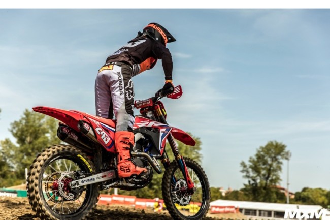 Video: Twin Air & Tim Gajser together at the top!