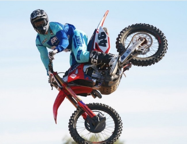 Justin Hill signs deal with Team Motoconcepts!