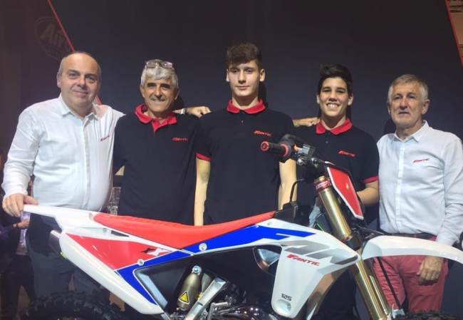 Andrea Bonacorsi firma con il Fantic Motocross Team!