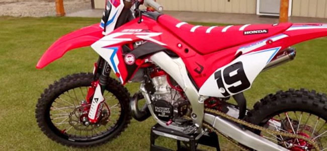 VIDEO: Honda CR250 from 2003 with a modern look