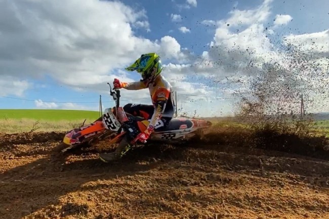 VIDEO: Cairoli is also back on the bike