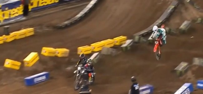 VIDEO: Jett Lawrence's fall during the Anaheim II final