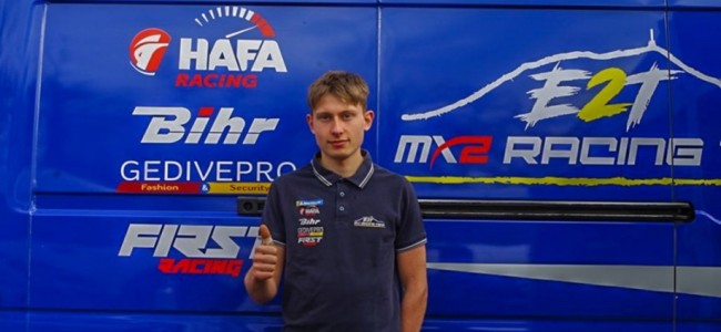 Yann Crnjanski firma con l'E2T Racing Team
