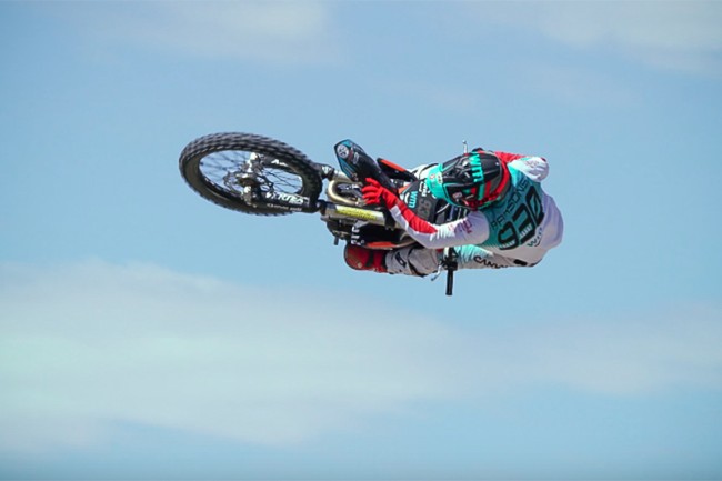 VIDEO: Tom Parsons schittert in “This is Moto”
