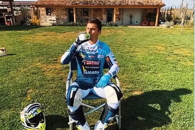 VIDEO: ¡Alessandro Lupino prueba su propia pista de motocross!