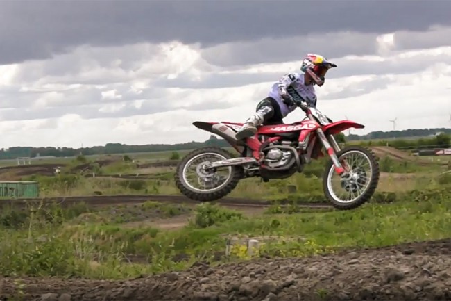 VIDEO: Glenn Coldenhoff is having a great time!