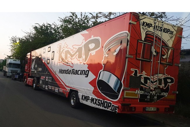 KMP Honda Racing op zoek naar nieuwe trailer!