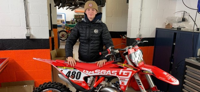 Bailey Johnston signs for the EMX125!