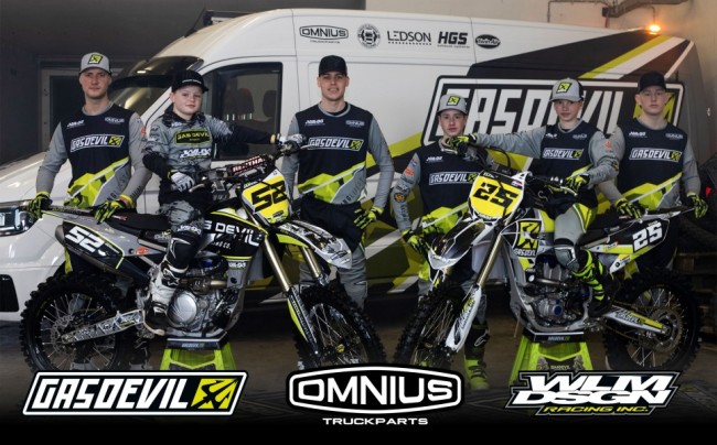 Team Gasdevil-Omnius Truckparts nuevo en el alojamiento de los pilotos