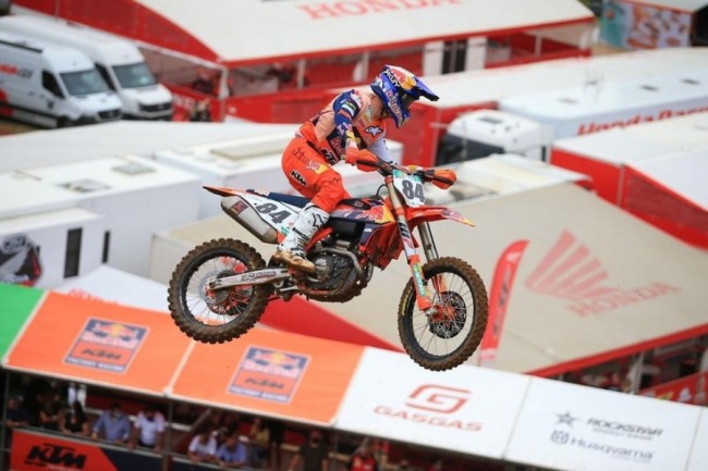 Herlings wins rain-drenched second series and the GP