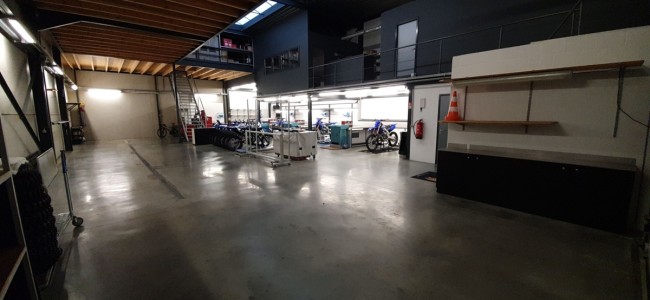 TE HUUR: Instapklare werkplaats voor motorsport