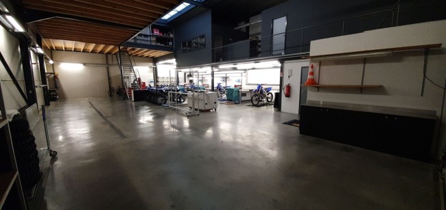 TE HUUR: Instapklare werkplaats voor motorsport