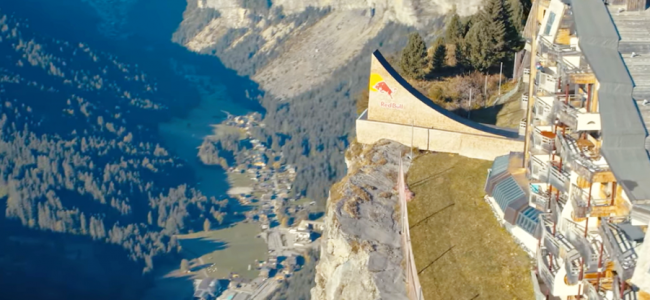 VIDEO: Tom Pagès doet dubbele frontflip vanaf een klif