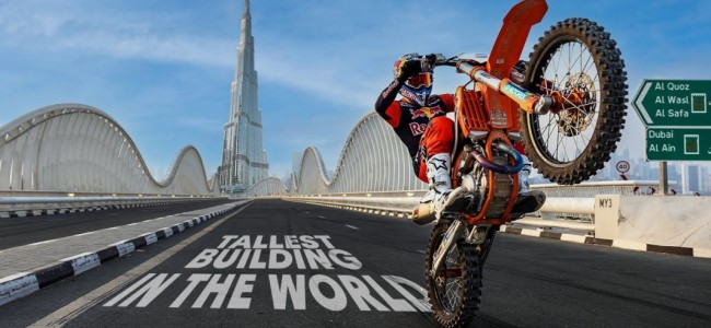 Video: Rallye-Dakar-Held Sam Sunderland rast zum höchsten Gebäude der Welt