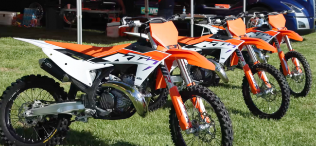 VIDEO: the first meters with the 2023 two-stroke crossers from KTM
