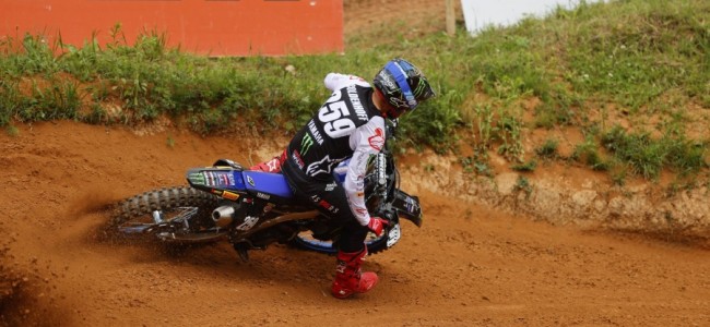 Renaux withstands Gajser's pressure