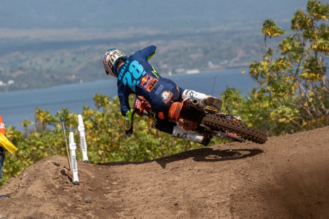 MX2: Smooth victory Vialle for Geerts