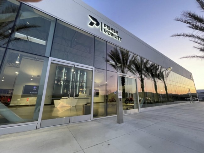 VIDEO: Öppnandet av ett nytt KTM-huvudkontor i Murrieta, CA