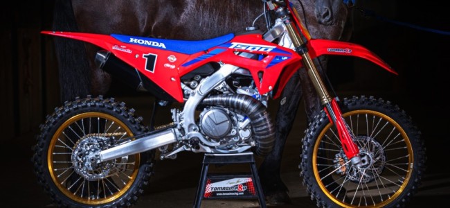 Because it is possible: A Honda CR500 with injection and starter motor